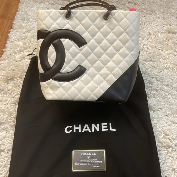 Chanel Ligne Cambon Medium Tote Bag - Picture 4 of 14